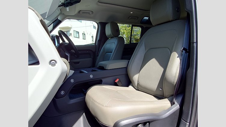 2023 認定中古車 Land Rover Defender 110 サントリーニブラック P300 AWD（AT） XS EDITION