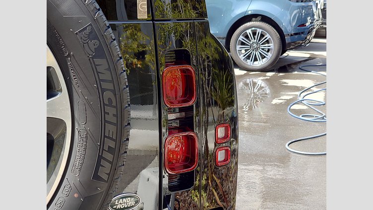 2023 認定中古車 Land Rover Defender 110 サントリーニブラック P300 AWD（AT） XS EDITION