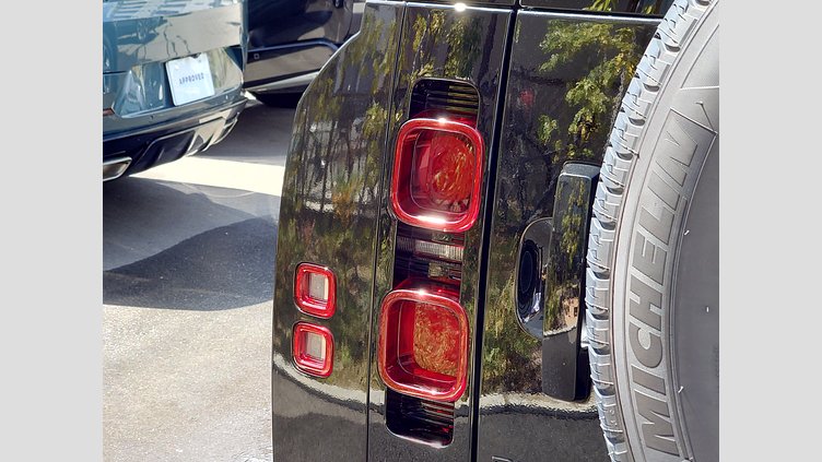 2023 認定中古車 Land Rover Defender 110 サントリーニブラック P300 AWD（AT） XS EDITION