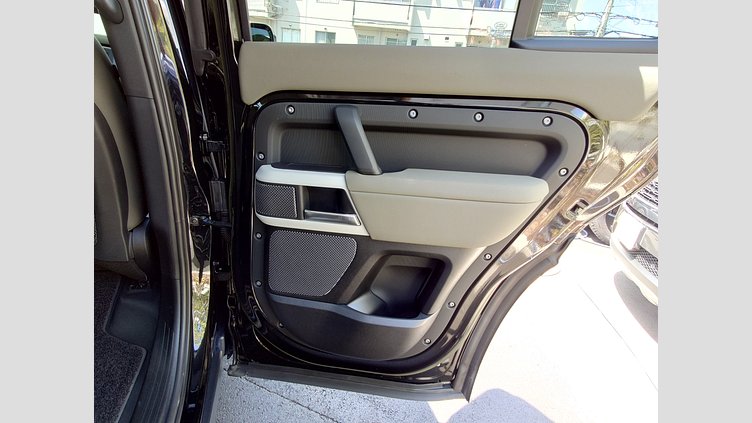 2023 認定中古車 Land Rover Defender 110 サントリーニブラック P300 AWD（AT） XS EDITION