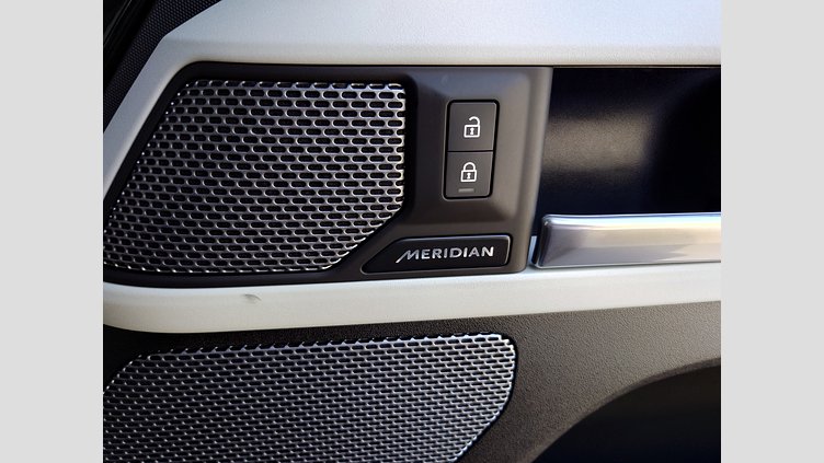 2023 認定中古車 Land Rover Defender 110 サントリーニブラック P300 AWD（AT） XS EDITION