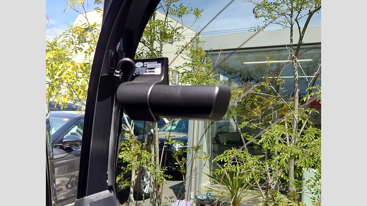 2023 認定中古車 Land Rover Defender 110 サントリーニブラック P300 AWD（AT） XS EDITION