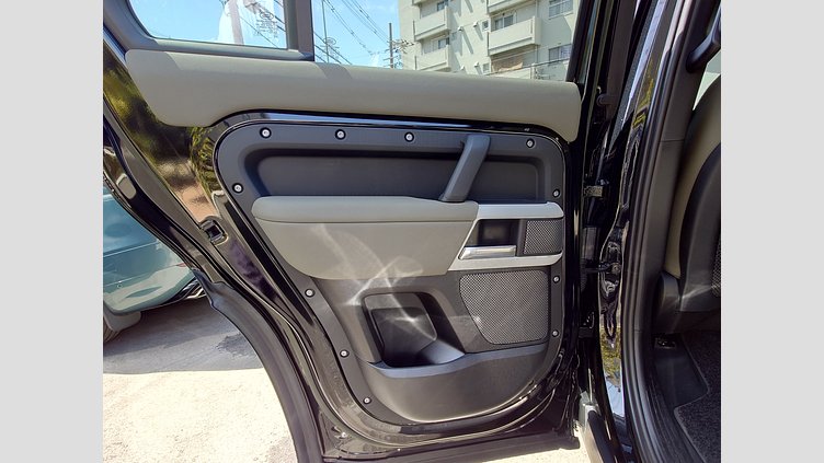 2023 認定中古車 Land Rover Defender 110 サントリーニブラック P300 AWD（AT） XS EDITION