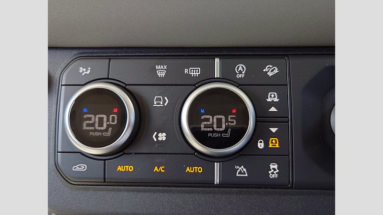 2023 認定中古車 Land Rover Defender 110 サントリーニブラック P300 AWD（AT） XS EDITION