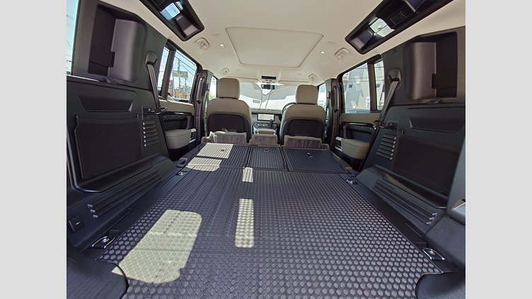 2023 認定中古車 Land Rover Defender 110 サントリーニブラック P300 AWD（AT） XS EDITION