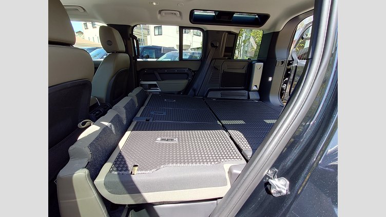 2023 認定中古車 Land Rover Defender 110 サントリーニブラック P300 AWD（AT） XS EDITION