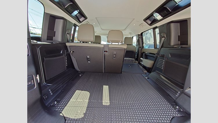 2023 認定中古車 Land Rover Defender 110 サントリーニブラック P300 AWD（AT） XS EDITION