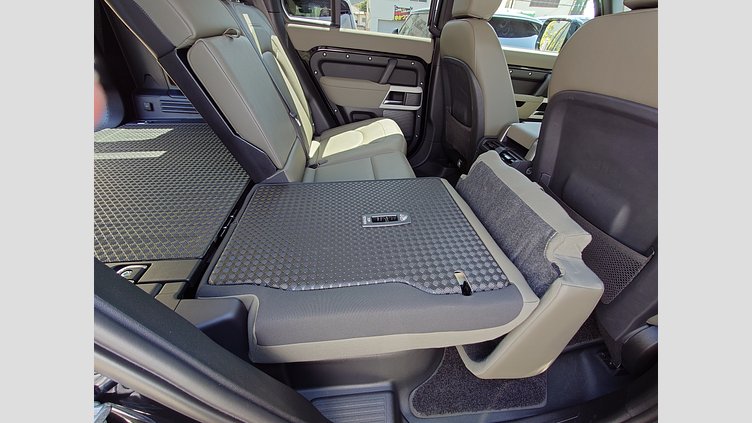 2023 認定中古車 Land Rover Defender 110 サントリーニブラック P300 AWD（AT） XS EDITION