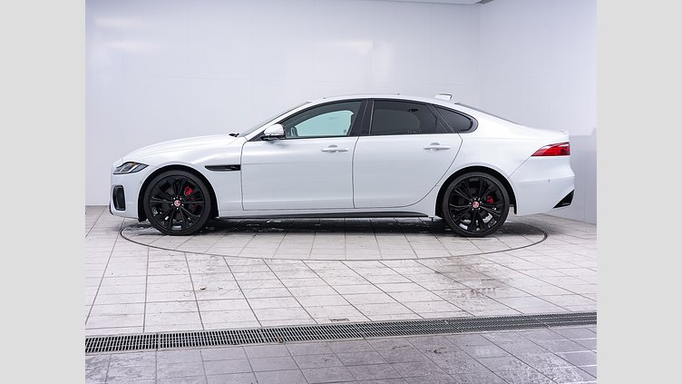 2021 認定中古車 Jaguar XF ユーロンホワイト P300 AWD（オートマチック） R-DYNAMIC SE P300 AWD
