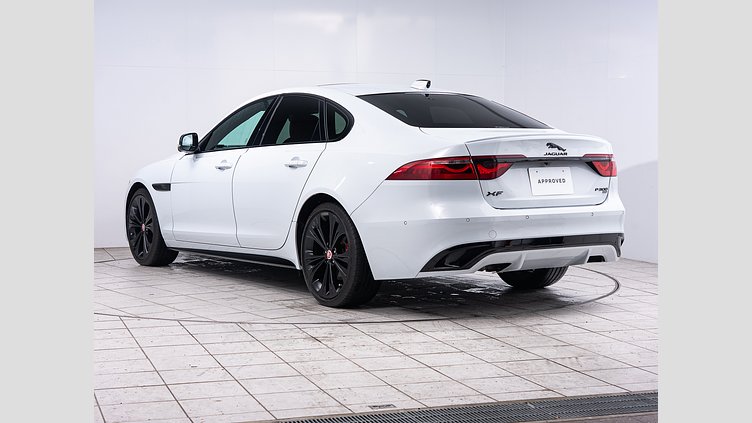 2021 認定中古車 Jaguar XF ユーロンホワイト P300 AWD（オートマチック） R-DYNAMIC SE P300 AWD