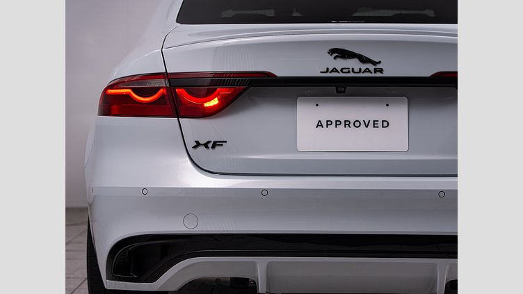 2021 認定中古車 Jaguar XF ユーロンホワイト P300 AWD（オートマチック） R-DYNAMIC SE P300 AWD