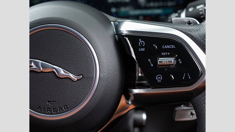2021 認定中古車 Jaguar XF ユーロンホワイト P300 AWD（オートマチック） R-DYNAMIC SE P300 AWD