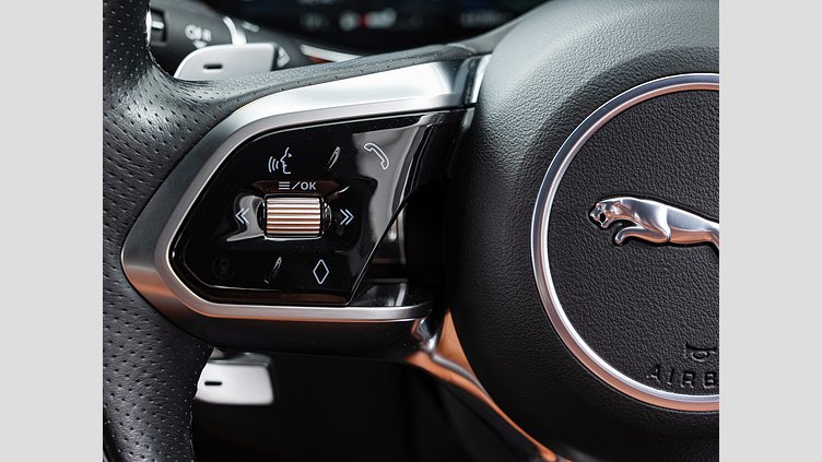 2021 認定中古車 Jaguar XF ユーロンホワイト P300 AWD（オートマチック） R-DYNAMIC SE P300 AWD