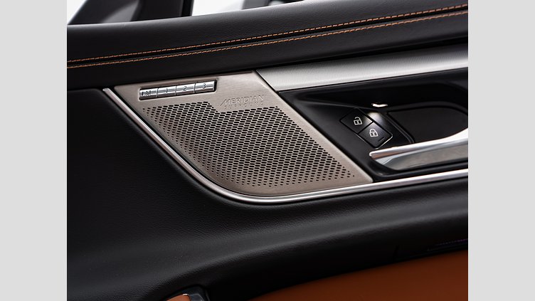 2021 認定中古車 Jaguar XF ユーロンホワイト P300 AWD（オートマチック） R-DYNAMIC SE P300 AWD