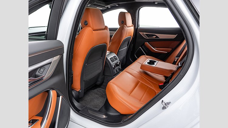2021 認定中古車 Jaguar XF ユーロンホワイト P300 AWD（オートマチック） R-DYNAMIC SE P300 AWD