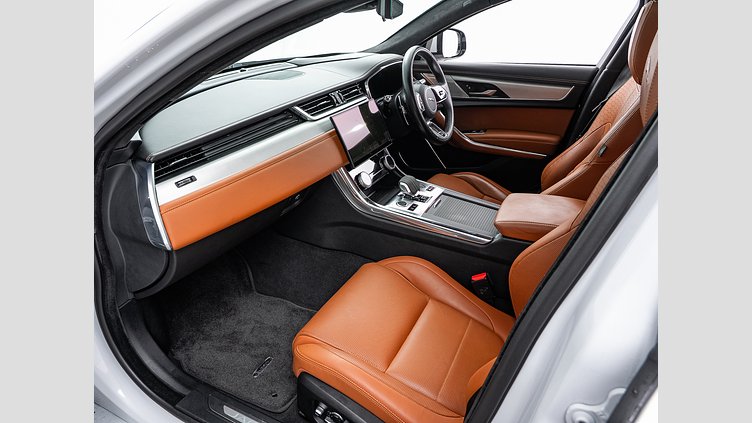 2021 認定中古車 Jaguar XF ユーロンホワイト P300 AWD（オートマチック） R-DYNAMIC SE P300 AWD