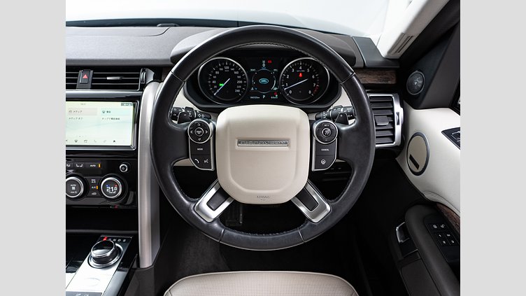 2017 認定中古車 Land Rover Discovery Santorini Black 3.0 litre V6 Supercharged Petrol HSE　7人乗り
