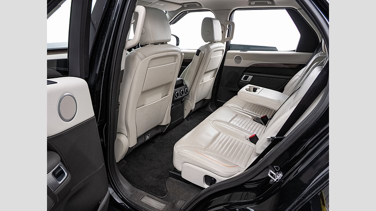 2017 認定中古車 Land Rover Discovery Santorini Black 3.0 litre V6 Supercharged Petrol HSE　7人乗り