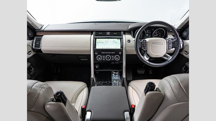 2017 認定中古車 Land Rover Discovery Santorini Black 3.0 litre V6 Supercharged Petrol HSE　7人乗り