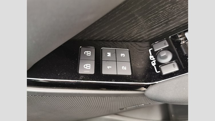 2024 認定中古車 Land Rover Range Rover Velar サントリーニブラック P400eプラグインハイブリッド（ガソリン） スタンダードホイールベース Dynamic SE