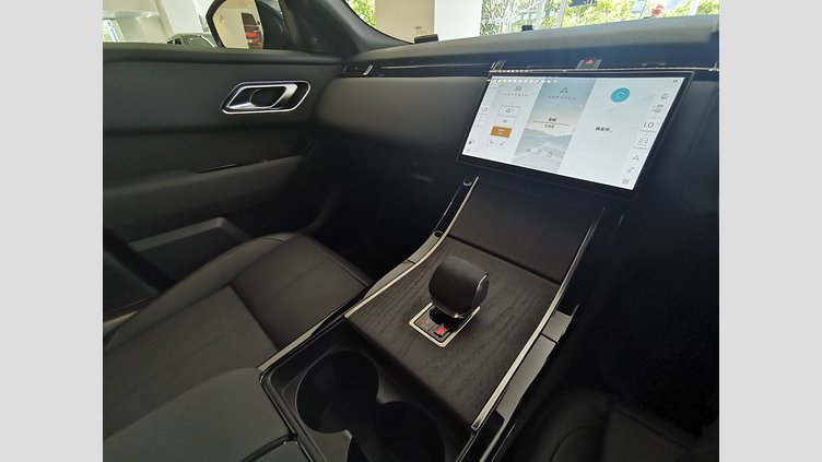 2024 認定中古車 Land Rover Range Rover Velar サントリーニブラック P400eプラグインハイブリッド（ガソリン） スタンダードホイールベース Dynamic SE