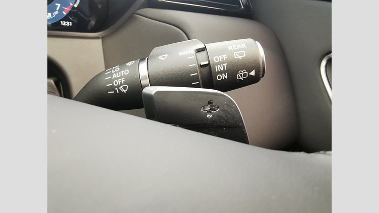 2024 認定中古車 Land Rover Range Rover Velar サントリーニブラック P400eプラグインハイブリッド（ガソリン） スタンダードホイールベース Dynamic SE