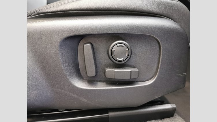 2024 認定中古車 Land Rover Range Rover Velar サントリーニブラック P400eプラグインハイブリッド（ガソリン） スタンダードホイールベース Dynamic SE