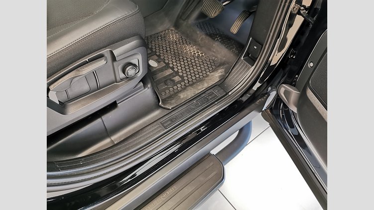 2024 認定中古車 Land Rover Defender 110 サントリーニブラック D350 ディーゼルマイルドハイブリッド S