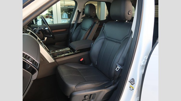 2018 認定中古車 Land Rover Discovery Fuji White 3.0 V6 Dsl Mono Turbo Std Flow ゴーアウトエディション