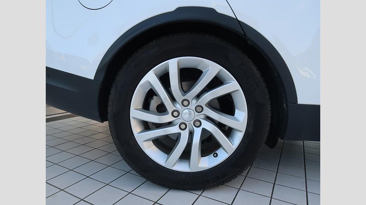 2018 認定中古車 Land Rover Discovery Fuji White 3.0 V6 Dsl Mono Turbo Std Flow ゴーアウトエディション