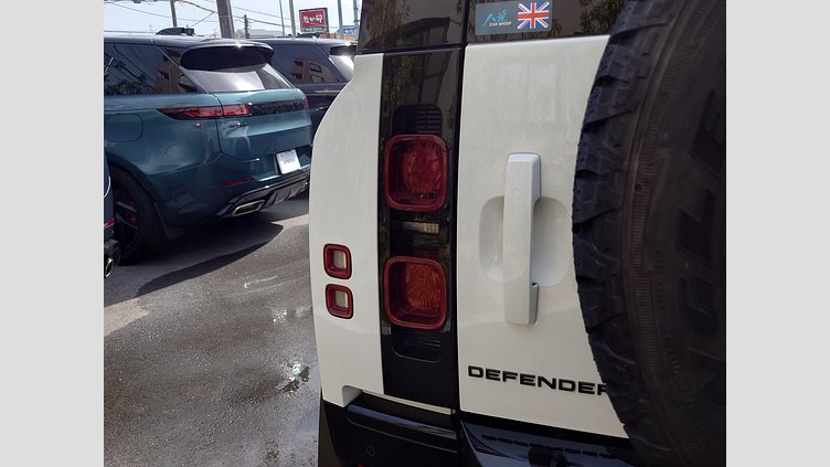 2023 認定中古車 Land Rover Defender 110 フジホワイト D300 AWD（AT） X-DYNAMIC HSE