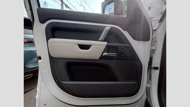 2023 認定中古車 Land Rover Defender 110 フジホワイト D300 AWD（AT） X-DYNAMIC HSE