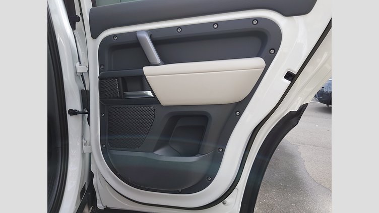 2023 認定中古車 Land Rover Defender 110 フジホワイト D300 AWD（AT） X-DYNAMIC HSE