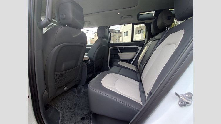 2023 認定中古車 Land Rover Defender 110 フジホワイト D300 AWD（AT） X-DYNAMIC HSE