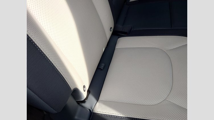 2023 認定中古車 Land Rover Defender 110 フジホワイト D300 AWD（AT） X-DYNAMIC HSE