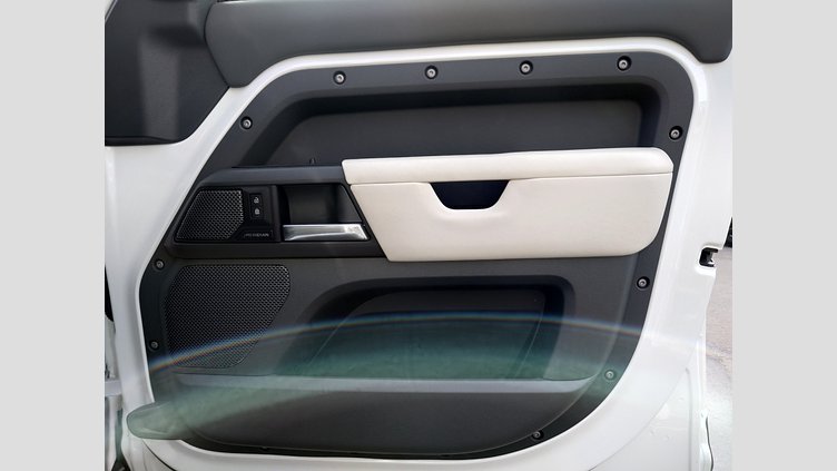 2023 認定中古車 Land Rover Defender 110 フジホワイト D300 AWD（AT） X-DYNAMIC HSE