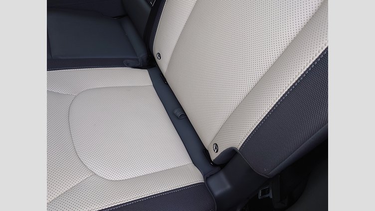 2023 認定中古車 Land Rover Defender 110 フジホワイト D300 AWD（AT） X-DYNAMIC HSE