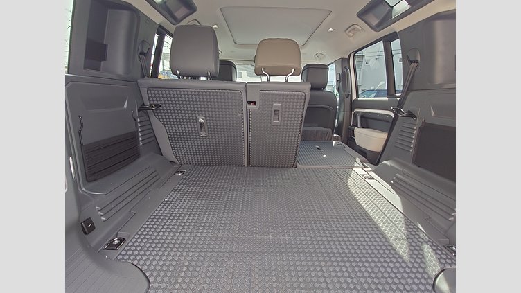 2023 認定中古車 Land Rover Defender 110 フジホワイト D300 AWD（AT） X-DYNAMIC HSE