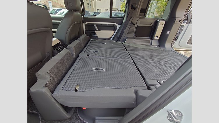 2023 認定中古車 Land Rover Defender 110 フジホワイト D300 AWD（AT） X-DYNAMIC HSE