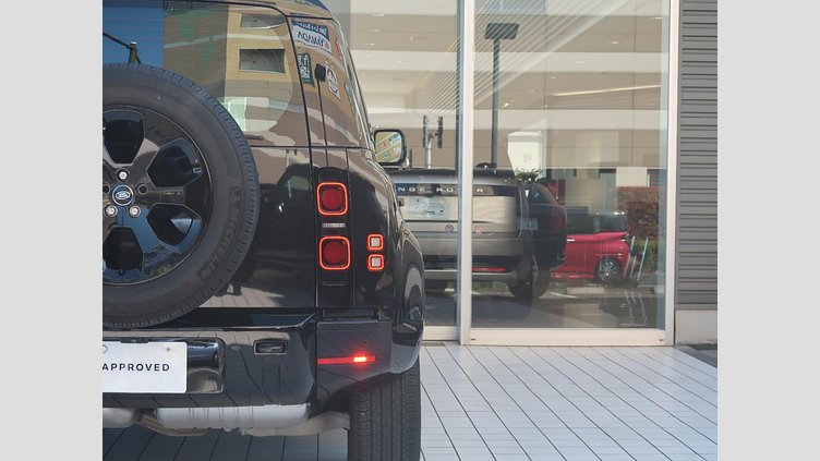 2023 認定中古車 Land Rover Defender 110 サントリーニブラック D300 AWD（AT） X-DYNAMIC HSE