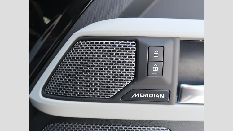 2023 認定中古車 Land Rover Defender 110 サントリーニブラック D300 AWD（AT） X-DYNAMIC HSE