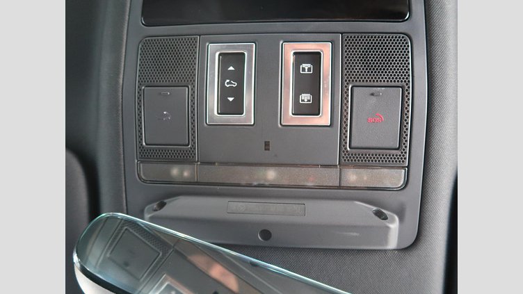 2023 認定中古車 Land Rover Defender 110 サントリーニブラック D300 AWD（AT） X-DYNAMIC HSE