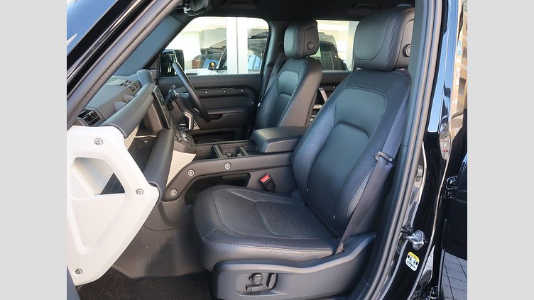 2023 認定中古車 Land Rover Defender 110 サントリーニブラック D300 AWD（AT） X-DYNAMIC HSE