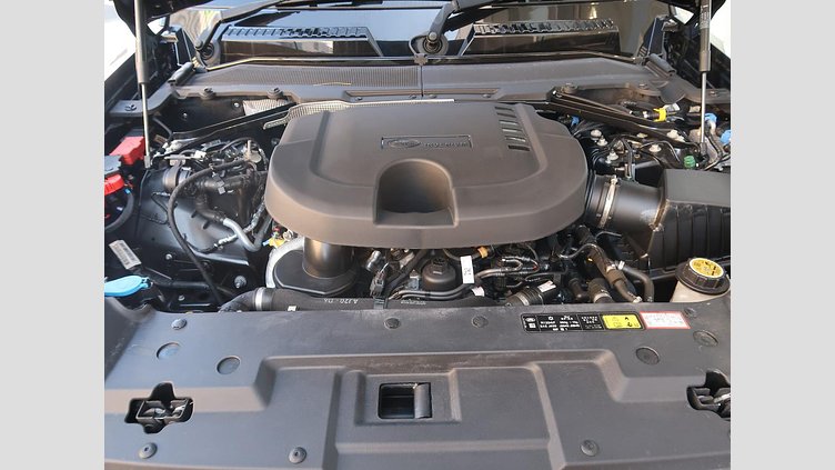 2023 認定中古車 Land Rover Defender 110 サントリーニブラック D300 AWD（AT） X-DYNAMIC HSE