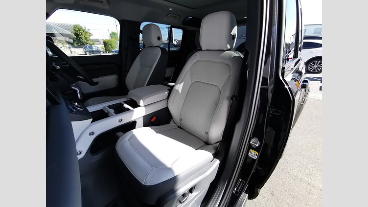2024 認定中古車 Land Rover Defender 110 サントリーニブラック D350 ディーゼルマイルドハイブリッド X-Dynamic SE