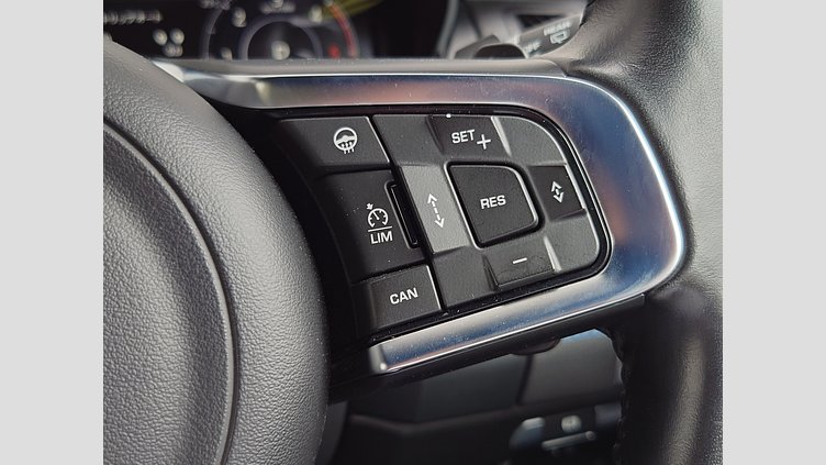 2019 認定中古車 Jaguar E-Pace コリスグレー D180 オートマチック全輪駆動 R-DYNAMIC S