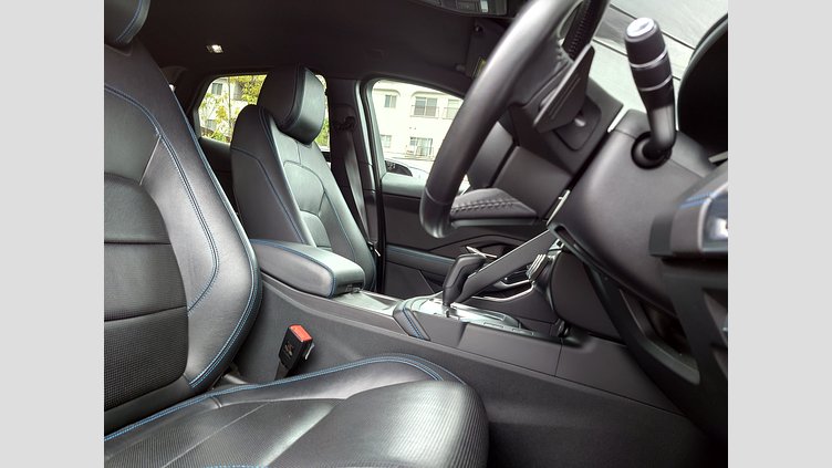 2019 認定中古車 Jaguar E-Pace コリスグレー D180 オートマチック全輪駆動 R-DYNAMIC S