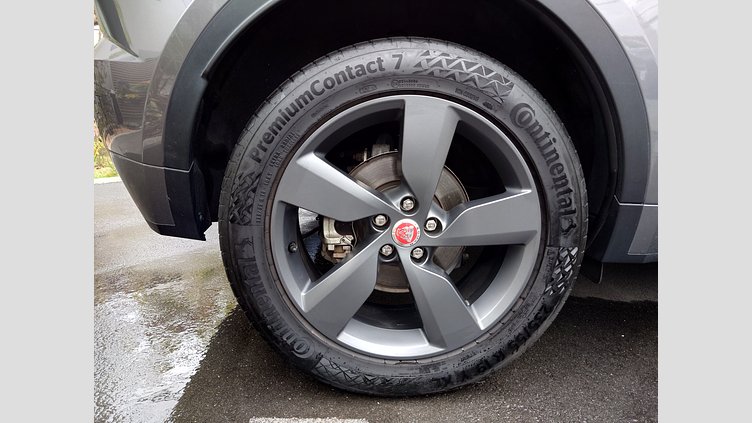 2019 認定中古車 Jaguar E-Pace コリスグレー D180 オートマチック全輪駆動 R-DYNAMIC S