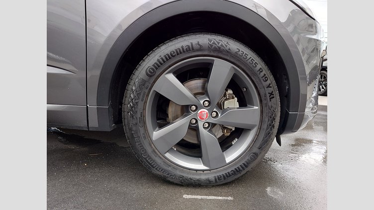 2019 認定中古車 Jaguar E-Pace コリスグレー D180 オートマチック全輪駆動 R-DYNAMIC S