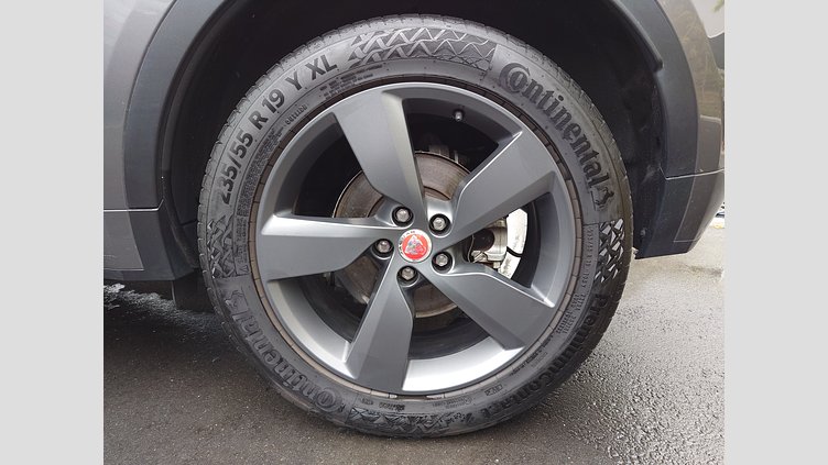 2019 認定中古車 Jaguar E-Pace コリスグレー D180 オートマチック全輪駆動 R-DYNAMIC S